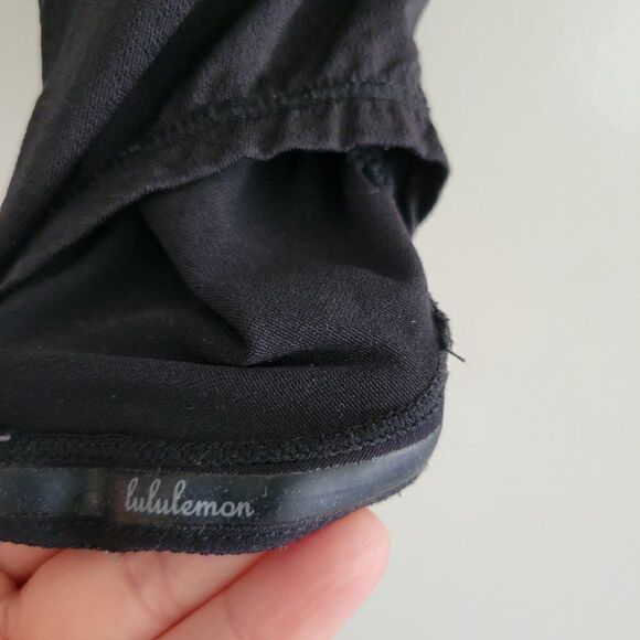 Lululemon Navy Cropped Leggings size 6‎ - Picture 6 of 10